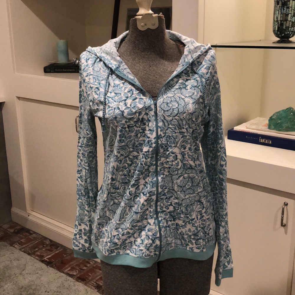 Aventura lightweight jacket/top